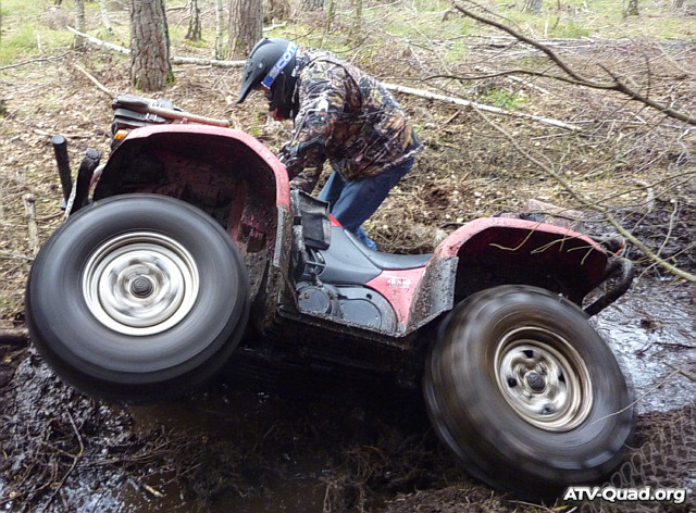 yamaha-grizzly660-in-mud-01.jpg (640x472px)